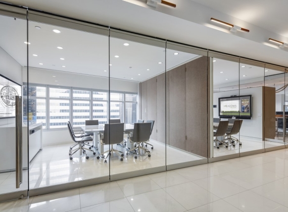 Những Điều Cần Lưu Ý Khi Thi Công Cửa Kính và Vách Kính Văn Phòng